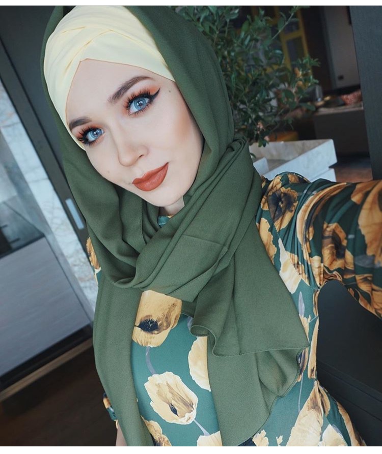لفة الحجاب مع حرف ٨ من الأمام كبطانة