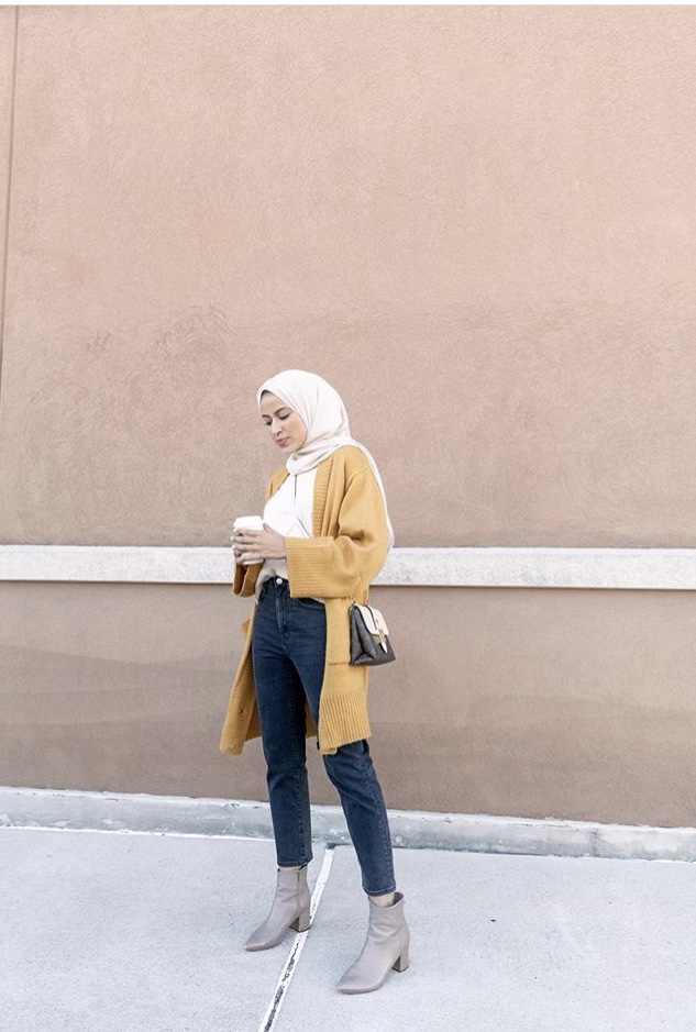 الكارديجان الملون مع الجينز من جسيرة
