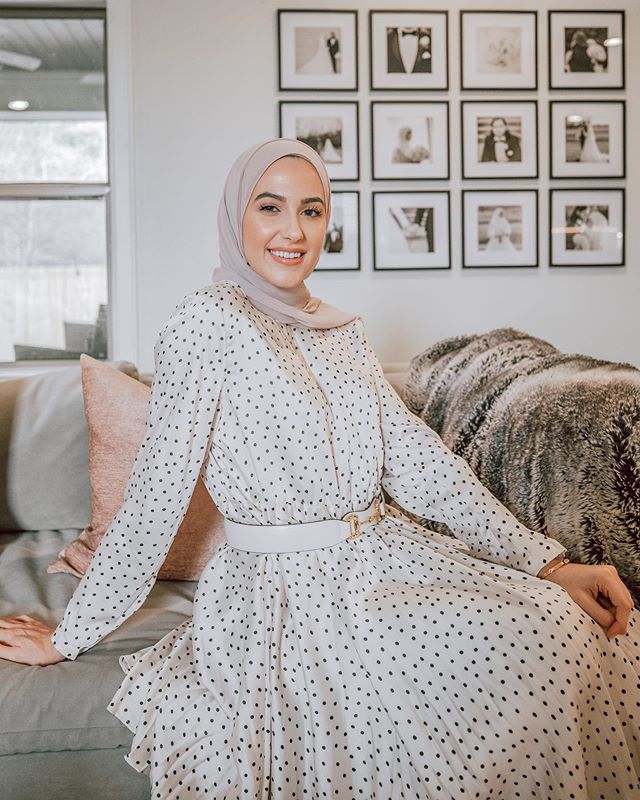 الفساتين الربيعية البولكا دوت بأسلوب لينا أسعد