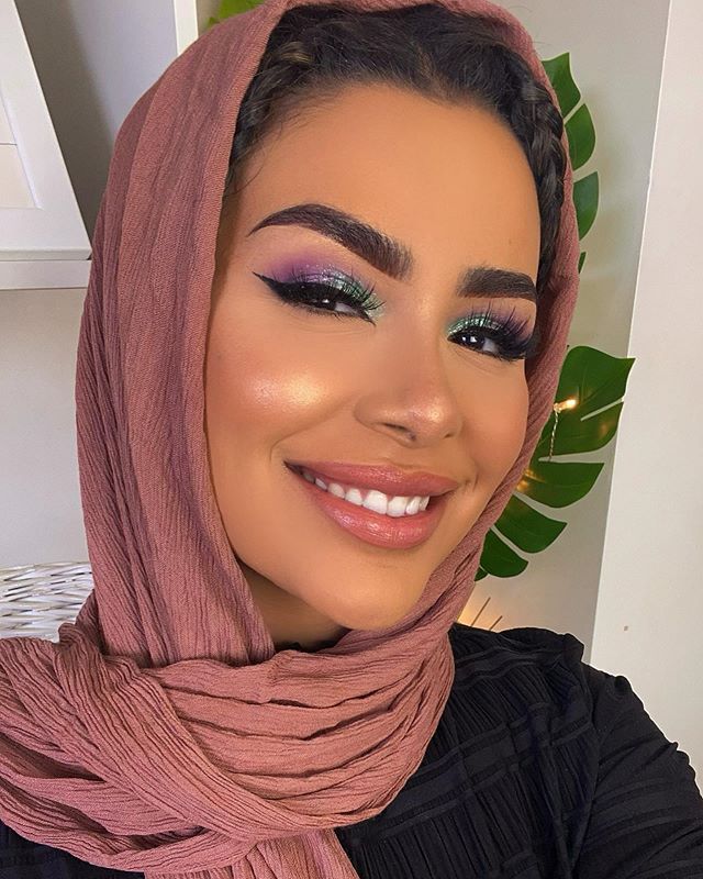لفة الحجاب الفضفاض المعقودة من أحد الجانبين