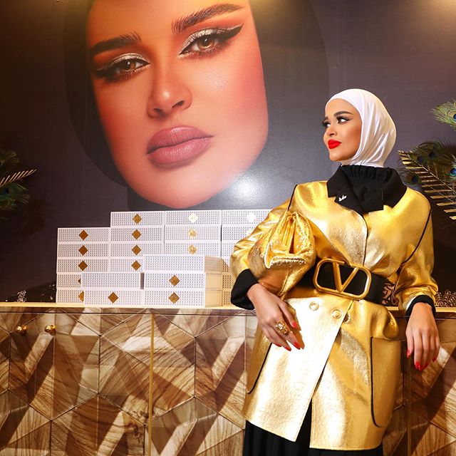 الجاكيت الجلد اللامع لمناسبات المساء