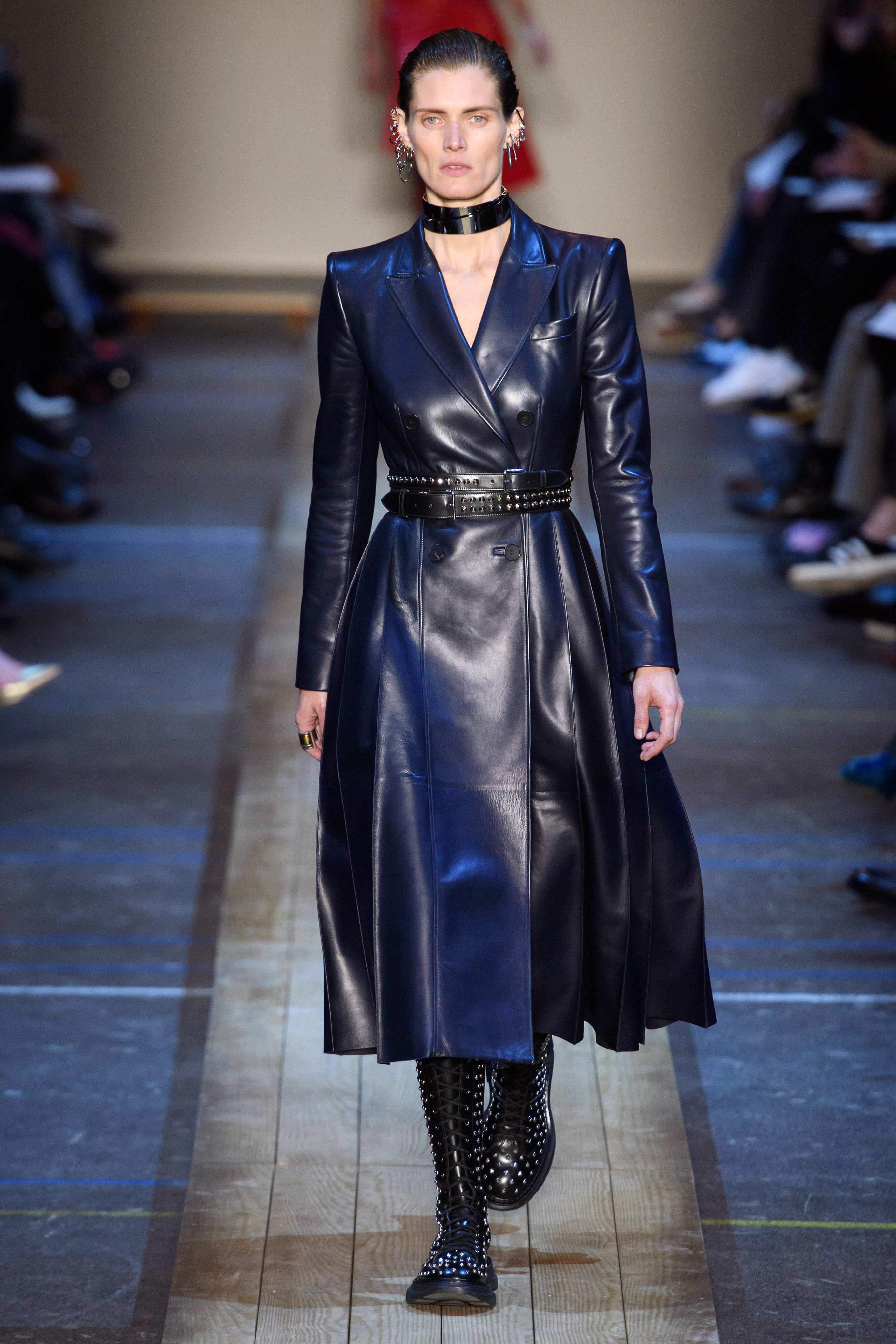 المعاطف الجلد من Alexander McQueen