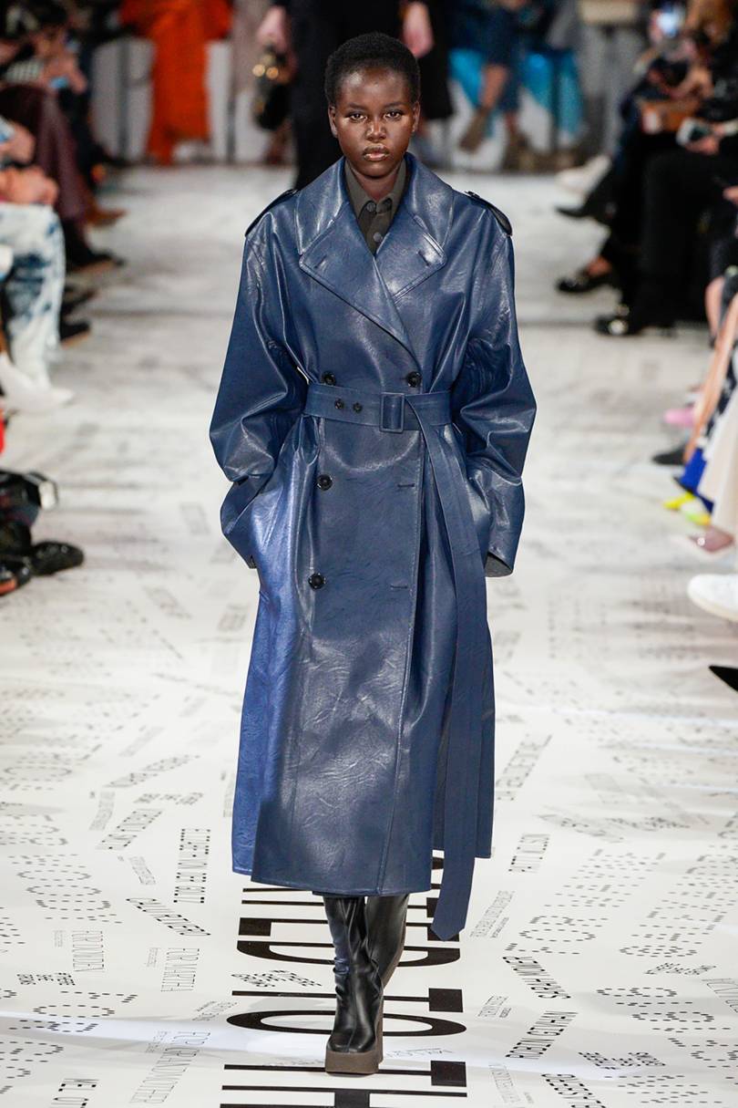 المعطف الجلد الأزرق من Stella McCartney
