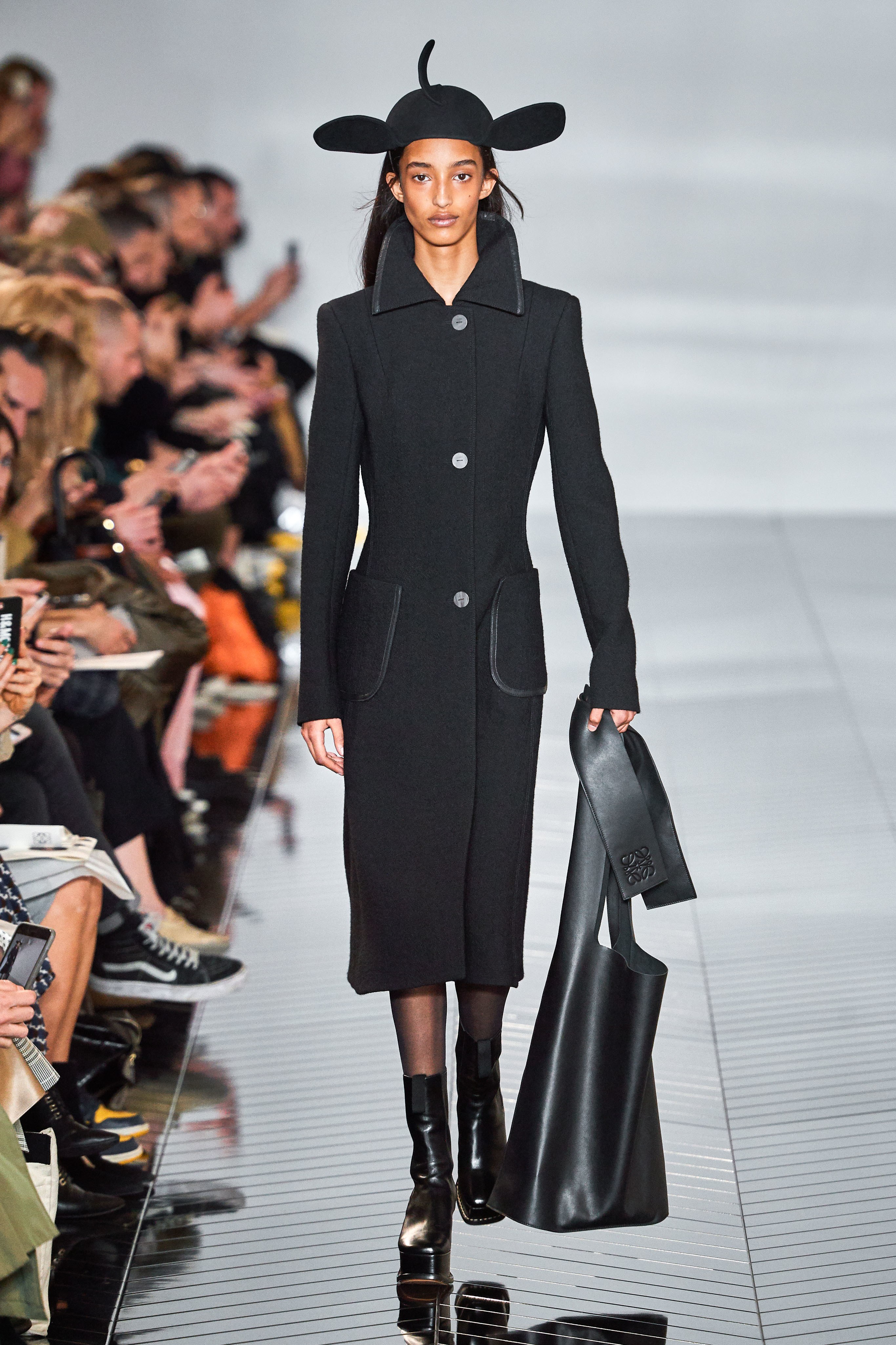 المعطف الكلاسيكي من Loewe