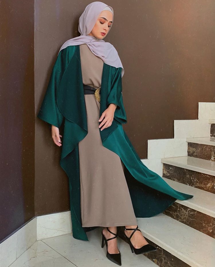 الكارديغان الطويل الأخضر من لانا حطاب