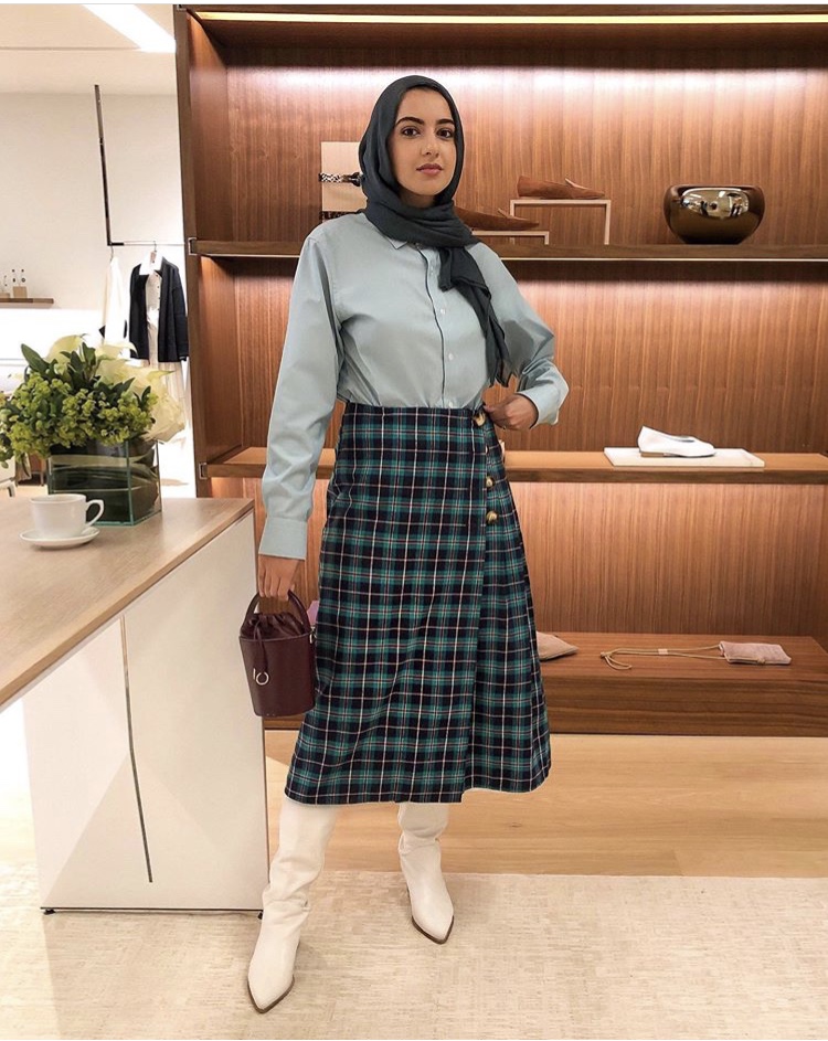 التنورة الكاروهات الميدي الطويلة