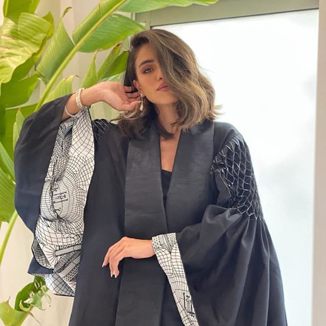  عبايات سوداء مع الأكمام المنفوخة بلمسة عصرية