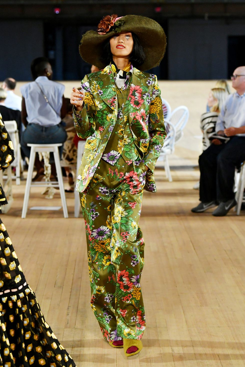 البدل الأنيقة بالورود من Marc Jacobs