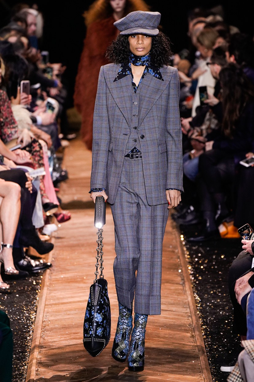 البدلة الكاروهات من Michael Kors