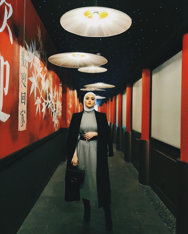 تنسيق الفساتين الشتوية لاطلالة رسمية