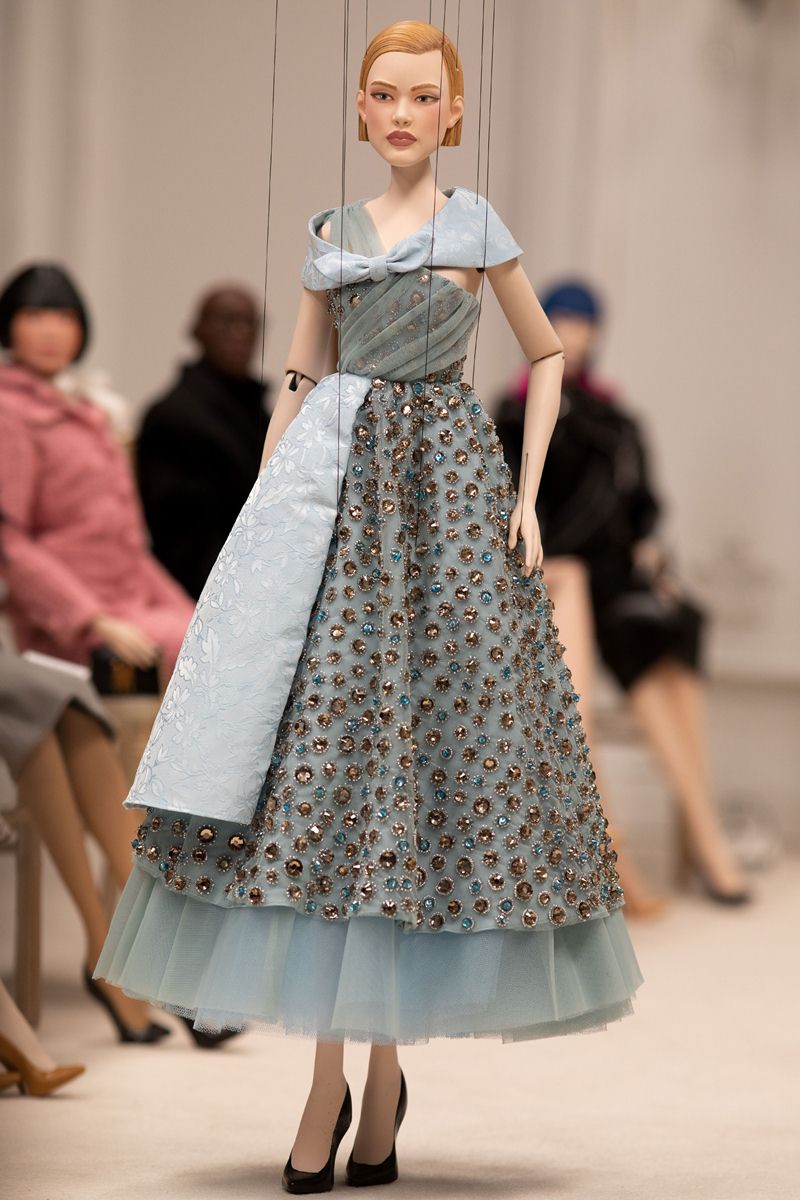 عرائس الماريونيت بمجموعة Moschino موسكينو