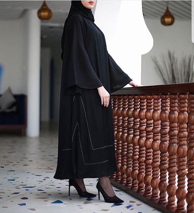 العبايه الشيفون البسيطة مع الأكمام المنسدل