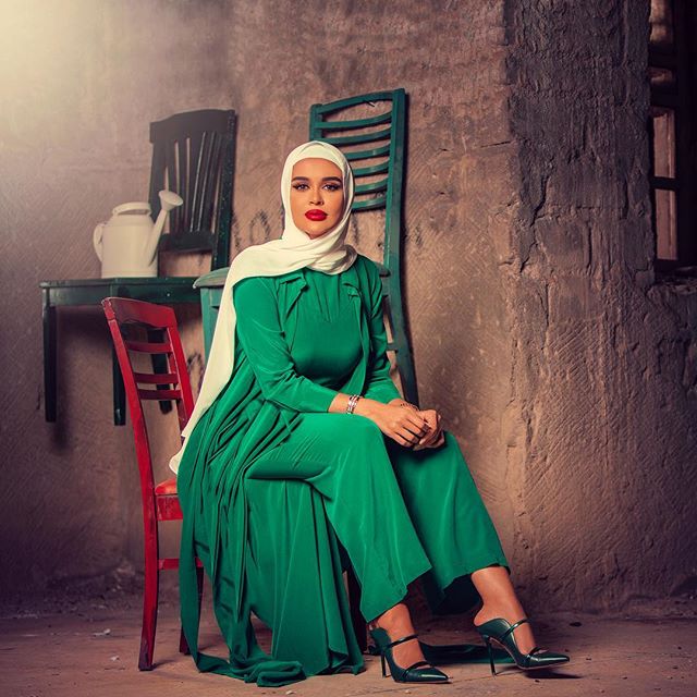 مرمر محمد باطلالة كاملة باللون الأخضر