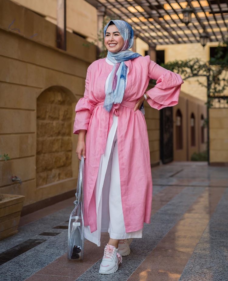 الفستان الزهري الكتان من مروة حسن