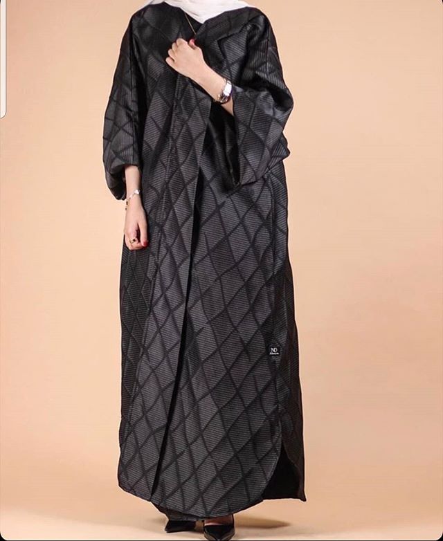 العبايات مع الخامات الجيدة والحادة قليلا