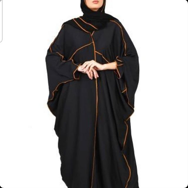 العبايات مع تصميم الفراشة