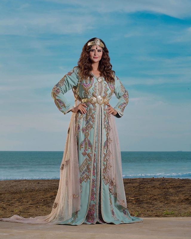 القفطان باللون السماوي من سلمى رشيد