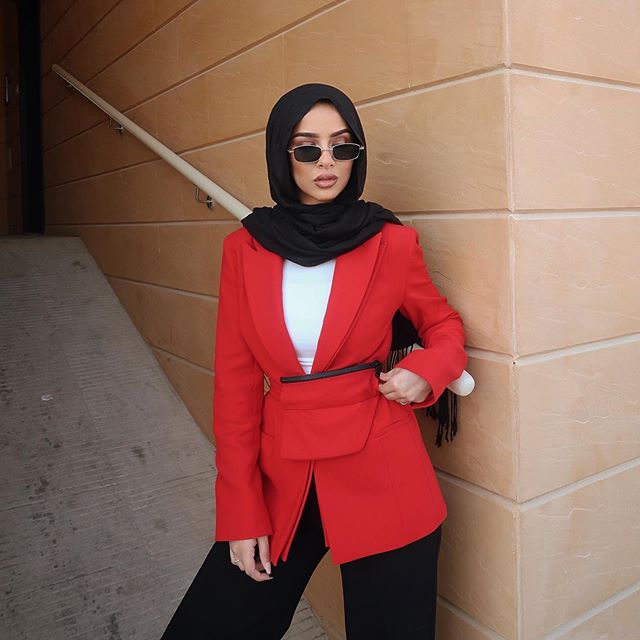 البليزر الأحمر الكلاسيكي من سهى مات