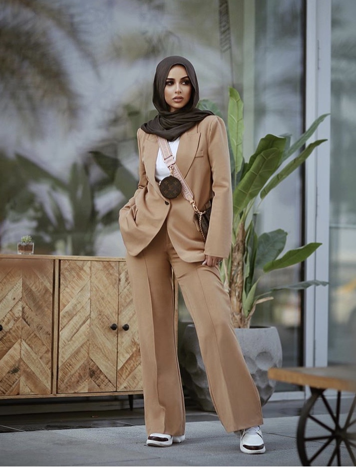 البدلة البيج من سها مات