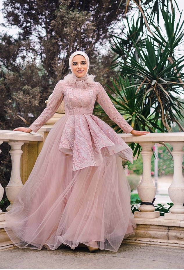 فستان منفوش من التول مع الكشكش من سحر فؤاد