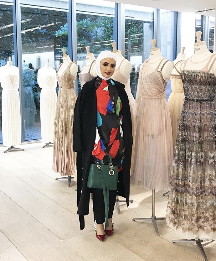 البلوزات الطويلة الملونة من سندس القطان