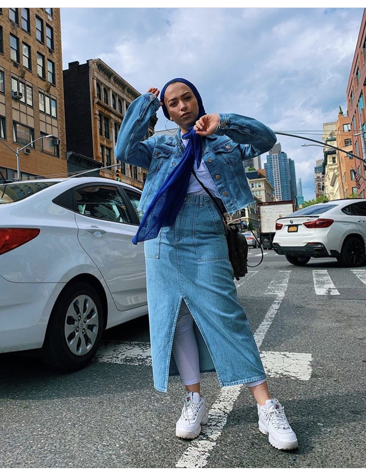 اعتماد التنانير القصيرة مع بناطيل الـ leggings