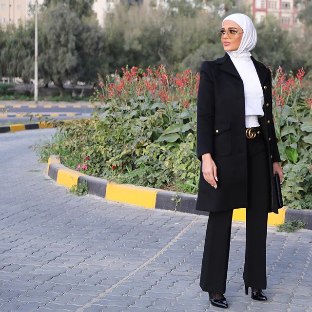 البدلة مع الجاكيت الطويل من مرمر محمد