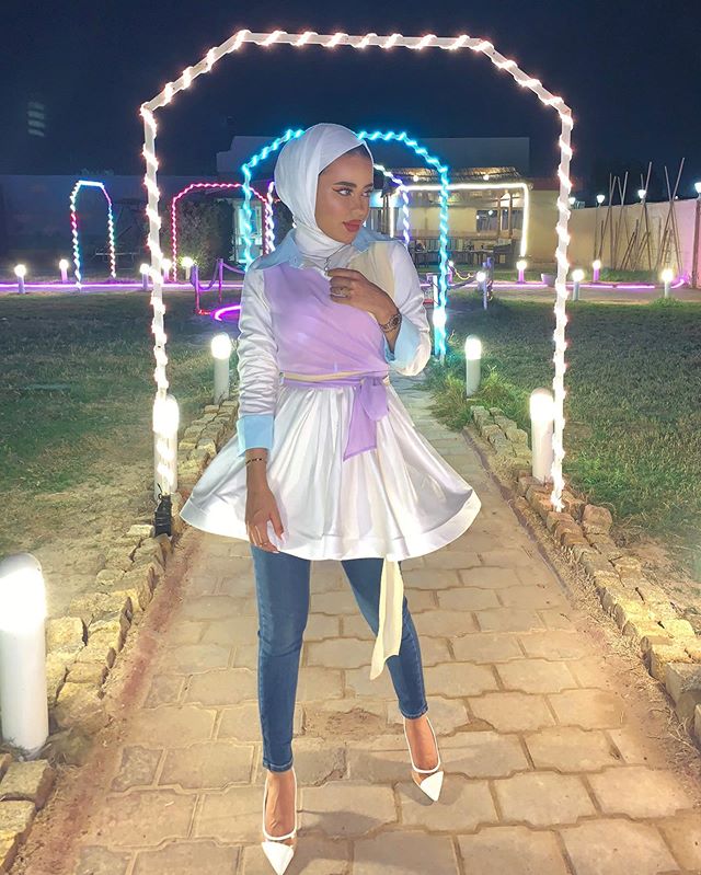 البلوزة الفستان من الستان المخملي