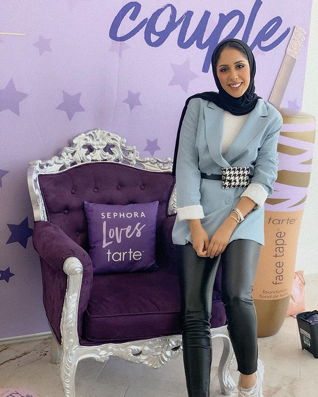 البليزر مع البنطلون الجلد لاطلالة عملية