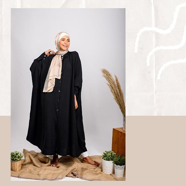  عبايات سوداء لإطلالتكِ السريعة بالعمل