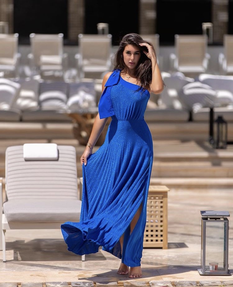  ياسمين صبري بفستان أزرق طويل Elisabetta Franch