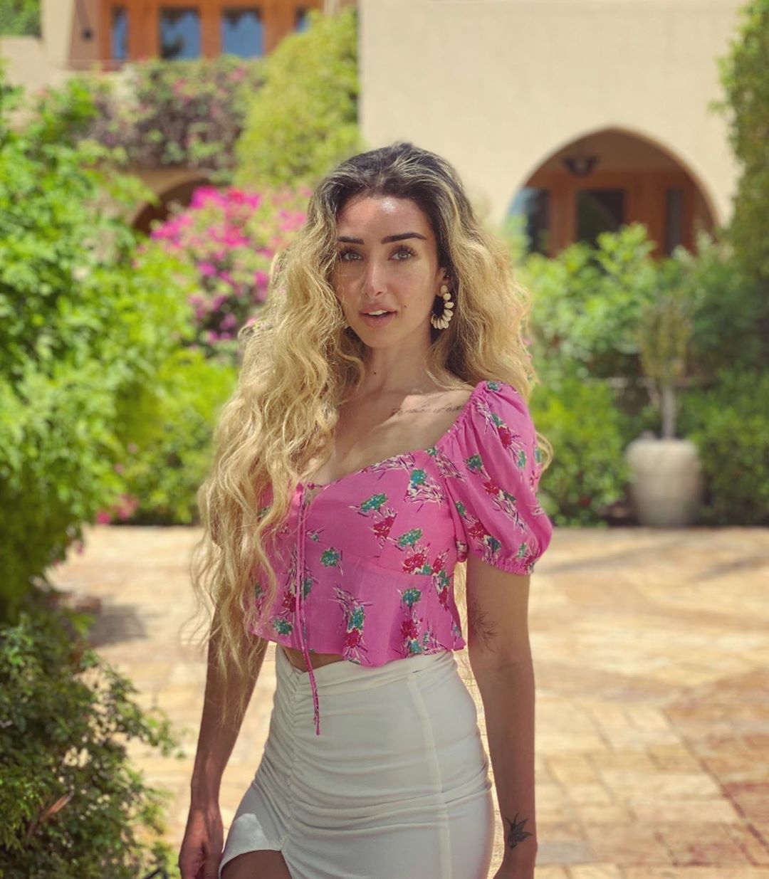 هنا الزاهد