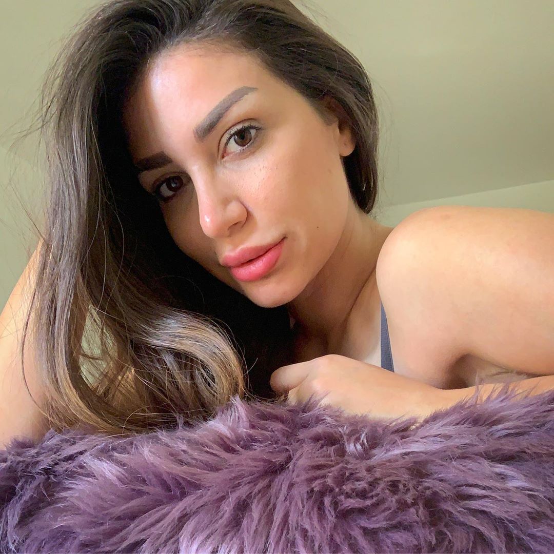 سارة نخلة