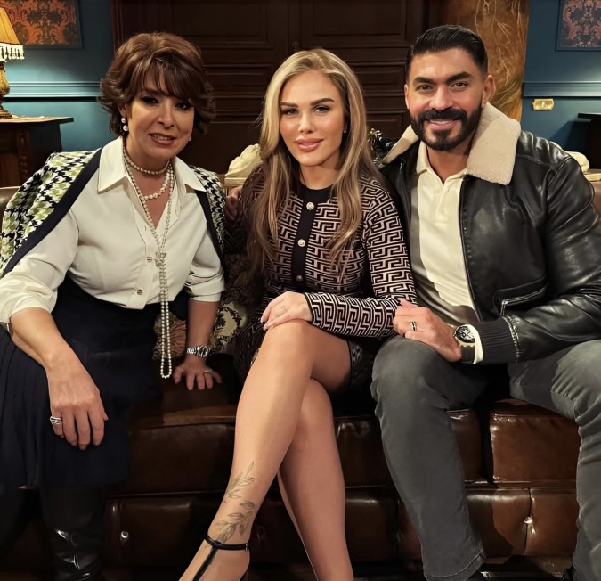 أنوشكا مع نيكول سابا و خالد سليم أثناء تصوير مسلسل وتقابل حبيب