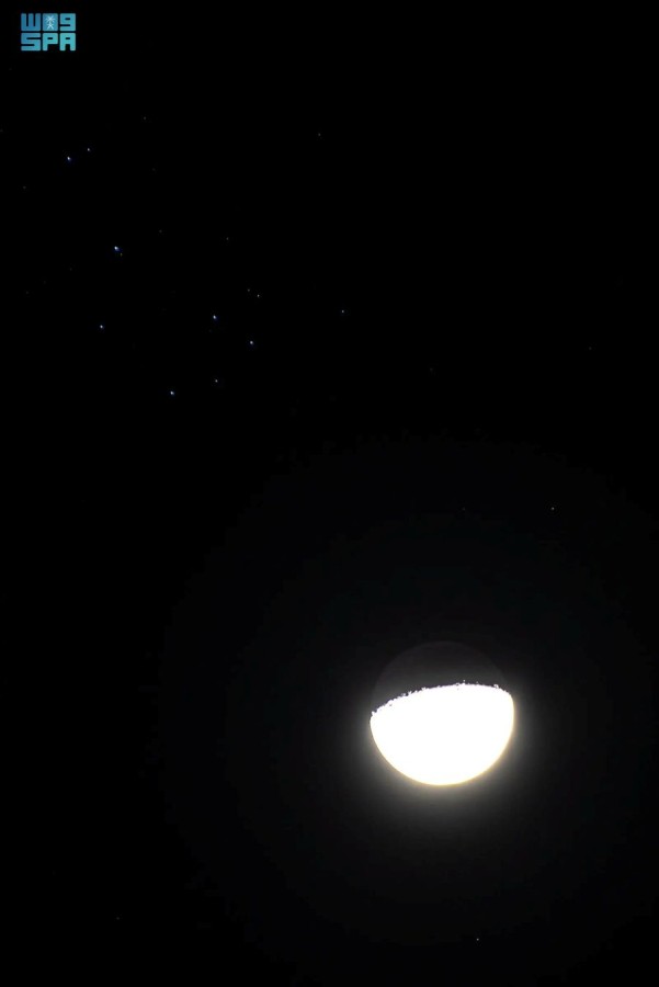 اقتران القمر بالثريا - مصدر الصورة: وكالة الأنباء السعودية - واس