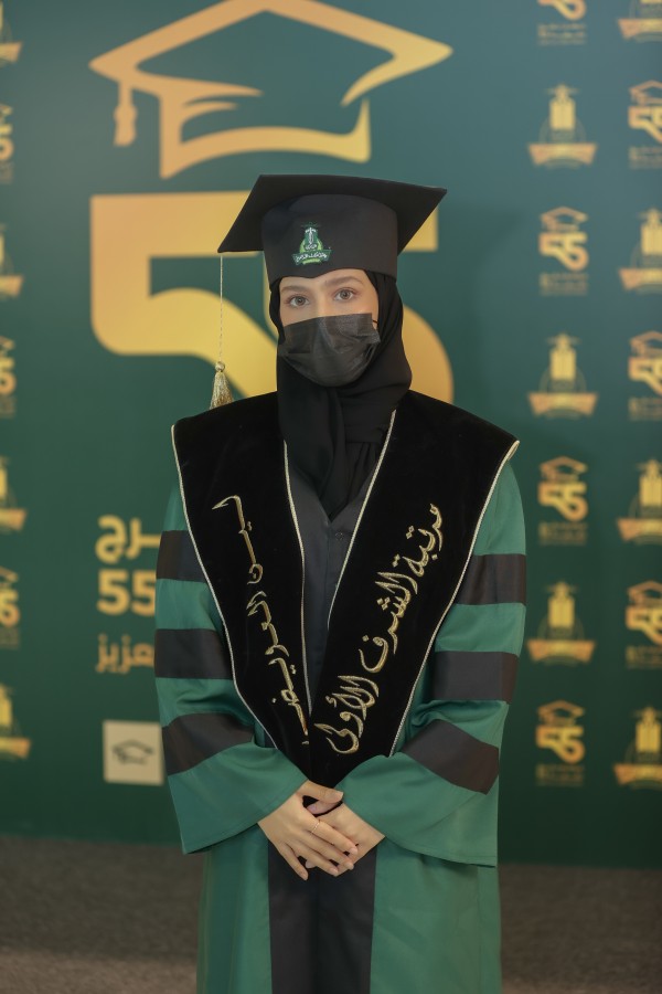 الطالبة لين العويضي