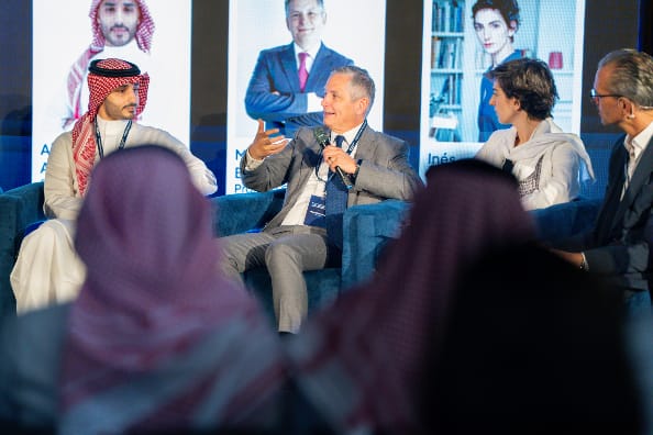 جانب من مسابقة هيئة الأزياء