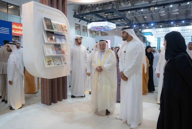جولة حاكم الشارقة في أروقة معرض الشارقة للكتاب