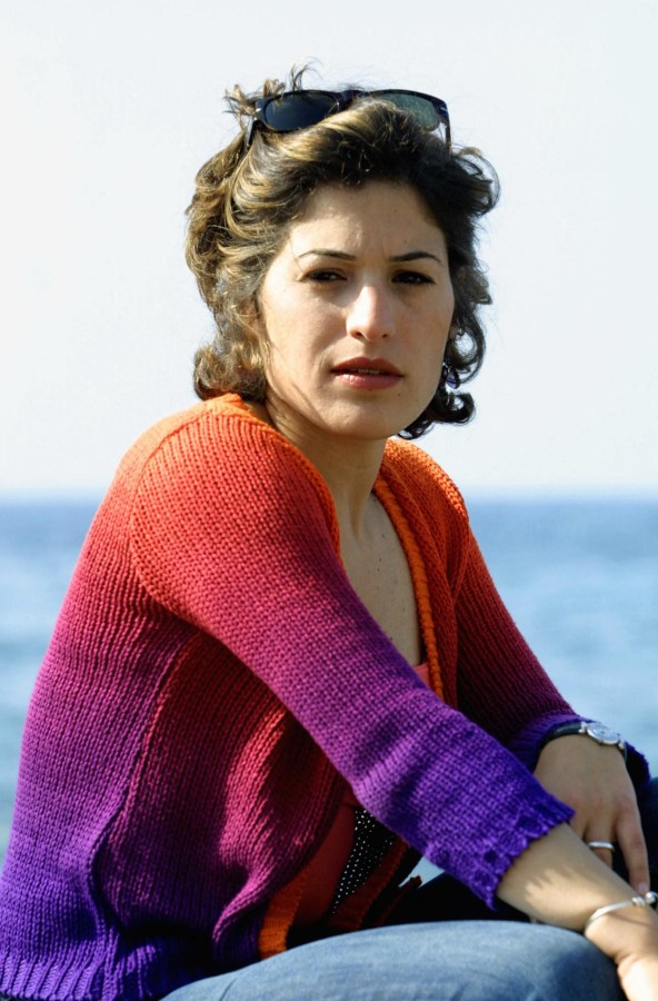 سلمى المصفي تلتقط صورة في مقهى على شاطئ البحر ببيروت Salma Musfi poses at a sea-side cafe in Beirut مصدر الصورة: AFP PHOTO/Ramzi HAIDAR (Photo by RAMZI HAIDAR / AFP)