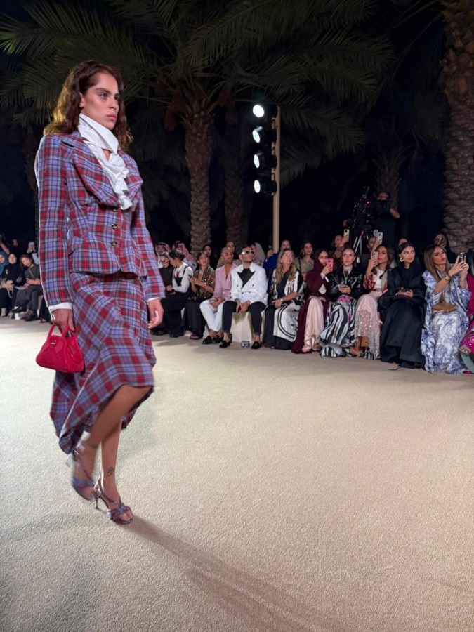 فيفيان ويستوود في أسبوع الأزياء في الرياض