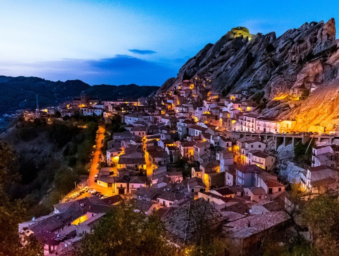 كاستيلمِتسانو كما تبدو عند المساء