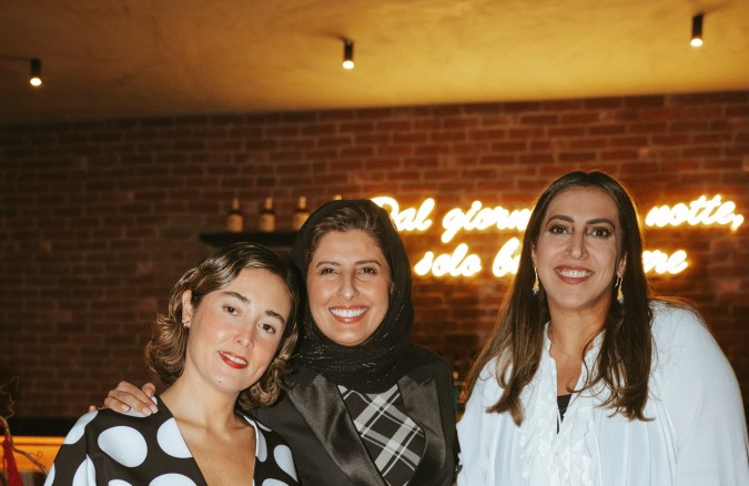 من اليمين الإعلامية أنوار الصويان، رئيسة تحرير سيدتي لمى الشثري والرئيسة التنفيذية للعلامة