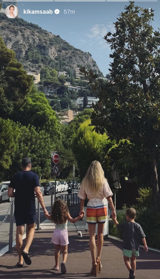 نشرت كريستينا صعب صورة عبر ستوري حسابها على إنستغرام جمعتها بزوجها وولديهما