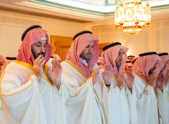 ولي العهد السعودي الأمير محمد بن سلمان يؤدي صلاة عيد الفطر- الصورة من واس