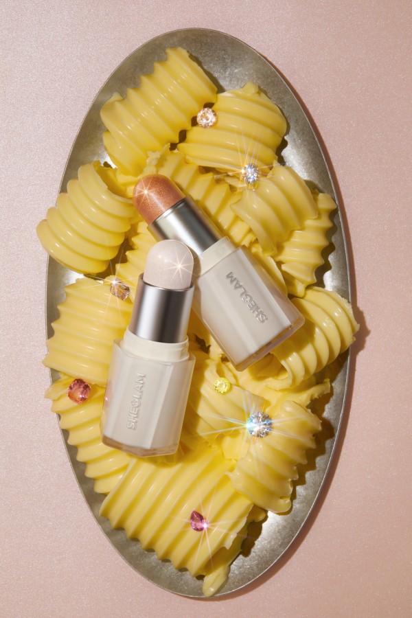 مكياج متكامل مع  SHEGLAM إشراقة ناعمة ولمسة احترافية