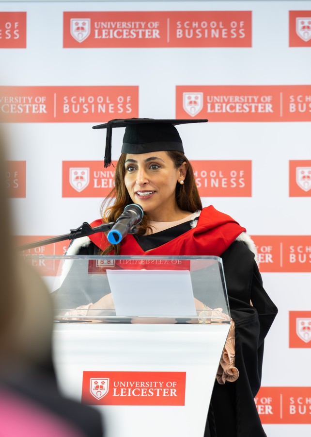 تكريم الشيخة بدور القاسمي من جامعة ليستر البريطانية