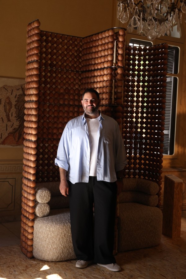 أحمد بظاظو، مهندس العمارة، ومصمم الأثاث، ومؤسِّس "أستديو بظاظو"