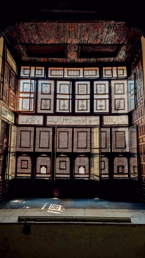 خلفَ الجامعِ الأزهر