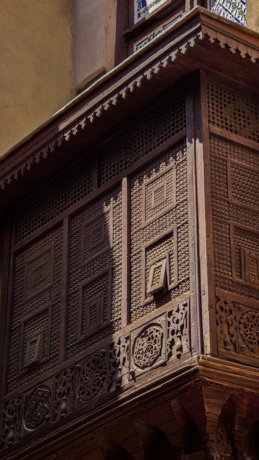  حين تستمر الحكاية