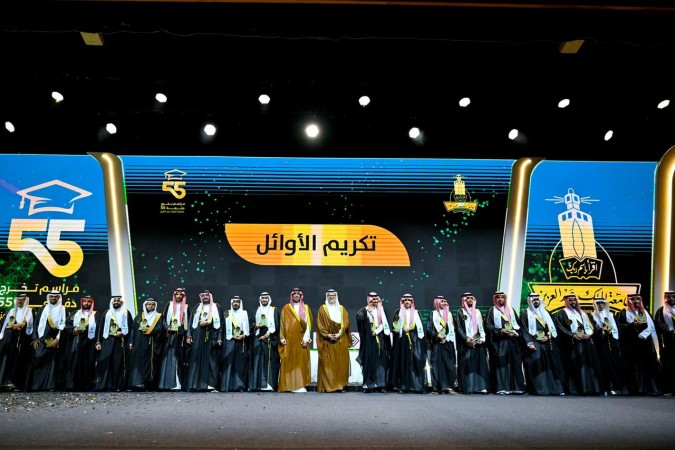 الطلاب الخريجين